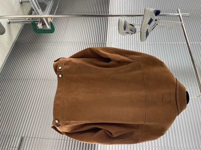 l0vis Vvtt0n outwear